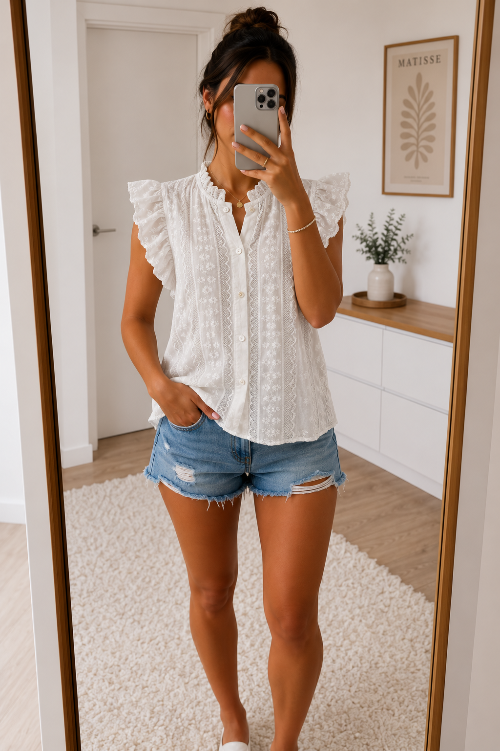 Blouse chic crème stylée In April brodé – Manches courtes (S/M – L/M)